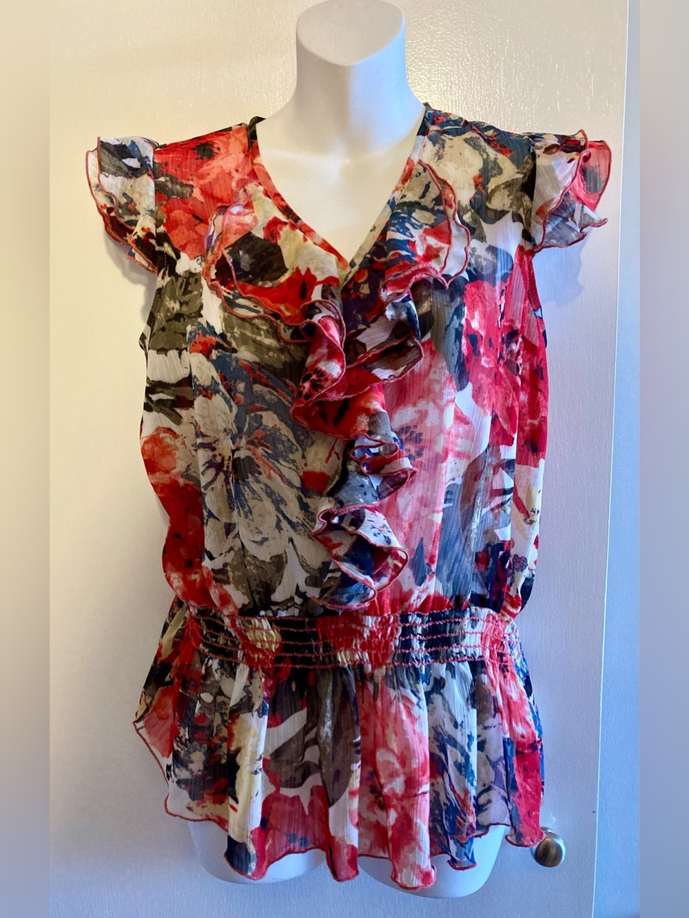 RW&CO. Red and Pink V-Neck Flutter Sleeve Blouse with Ruffled Peplum Top